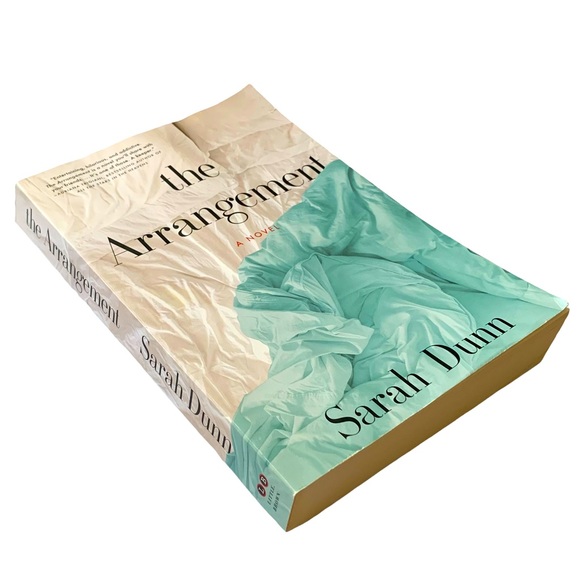 Book 📚 The Arrangement - Picture 2 of 3